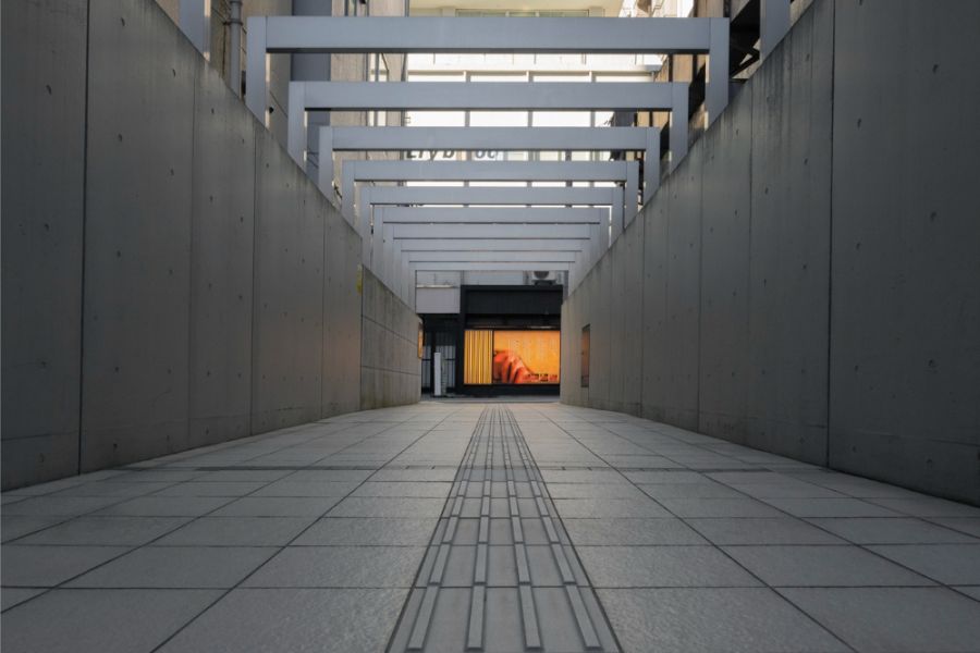 Sinalização Tátil para Ambientes Industriais: Segurança e Inclusão em Foco